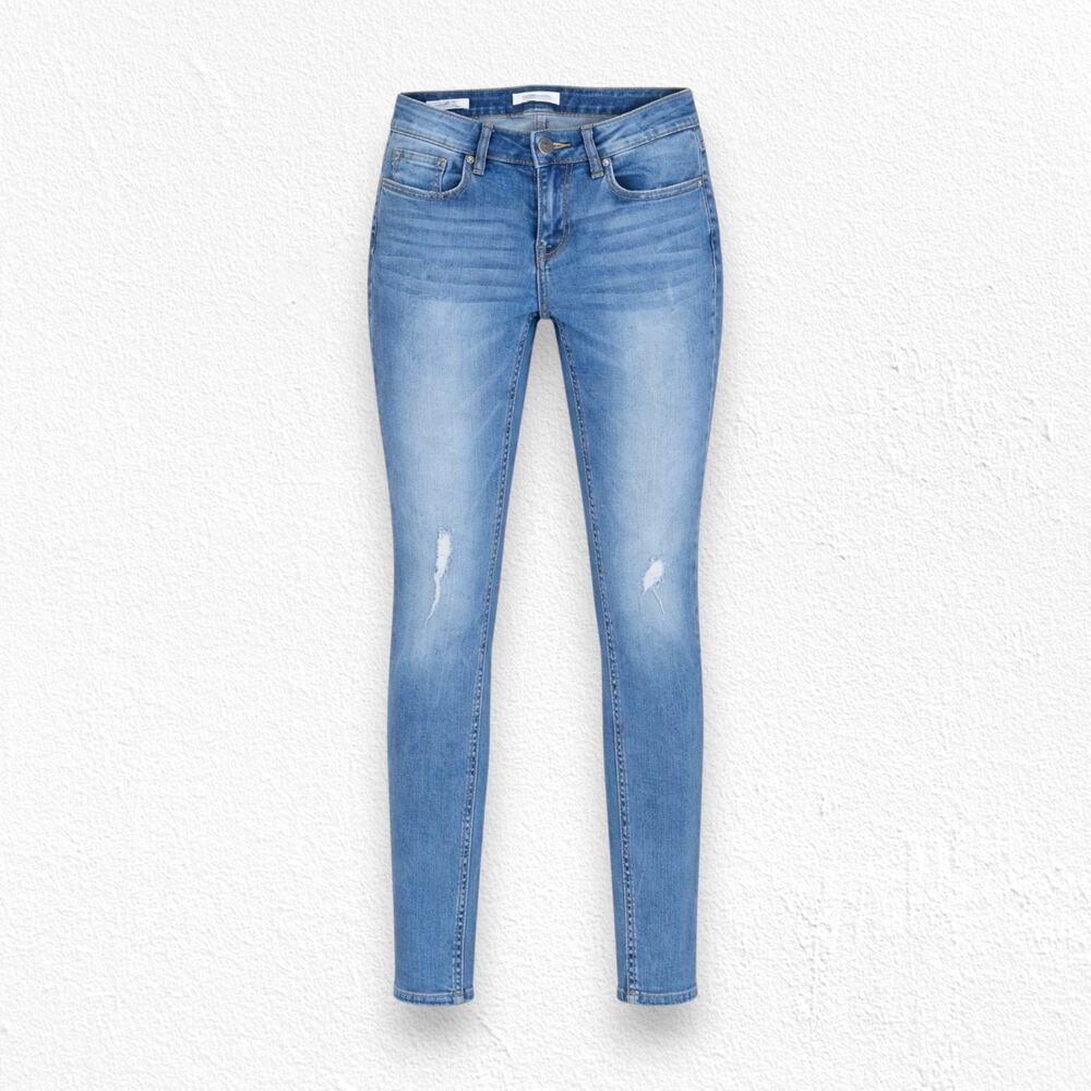 Vigoss Medium Wash Distressed Casual Edgy Thompson Tomboy Skinny Jeans Size 27